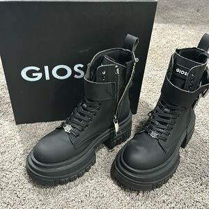 Gioselin black and white zip up platform combat boots w buckle detail sz 39